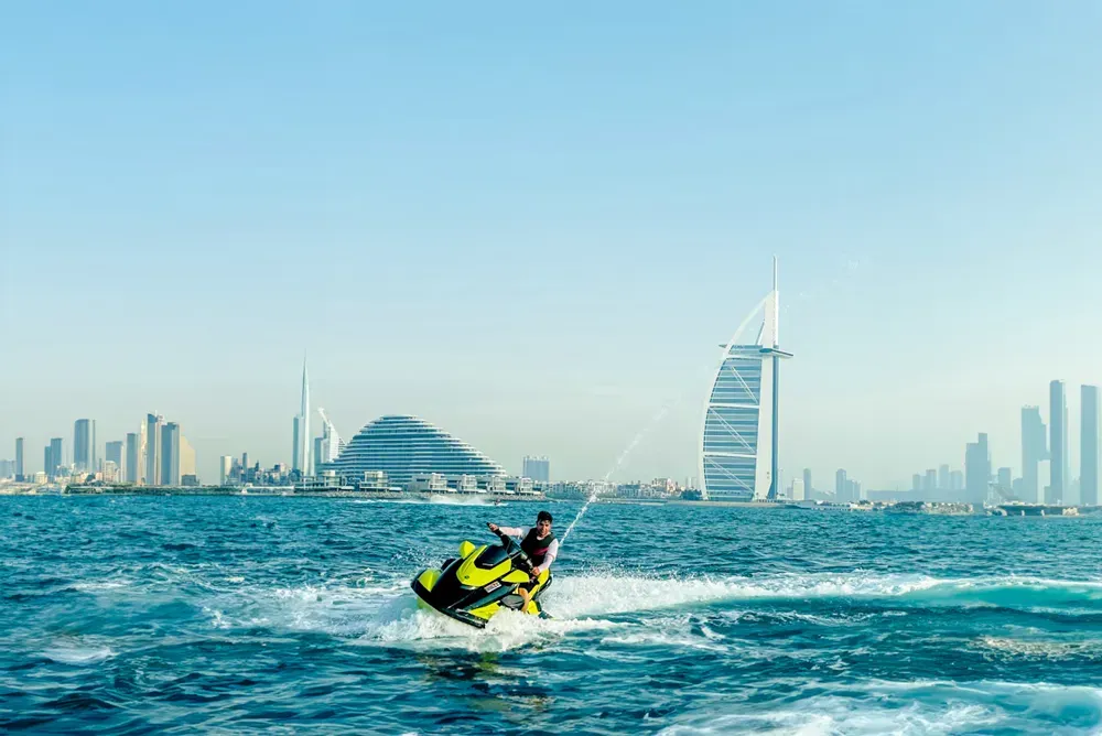 dubai sea temperature by month