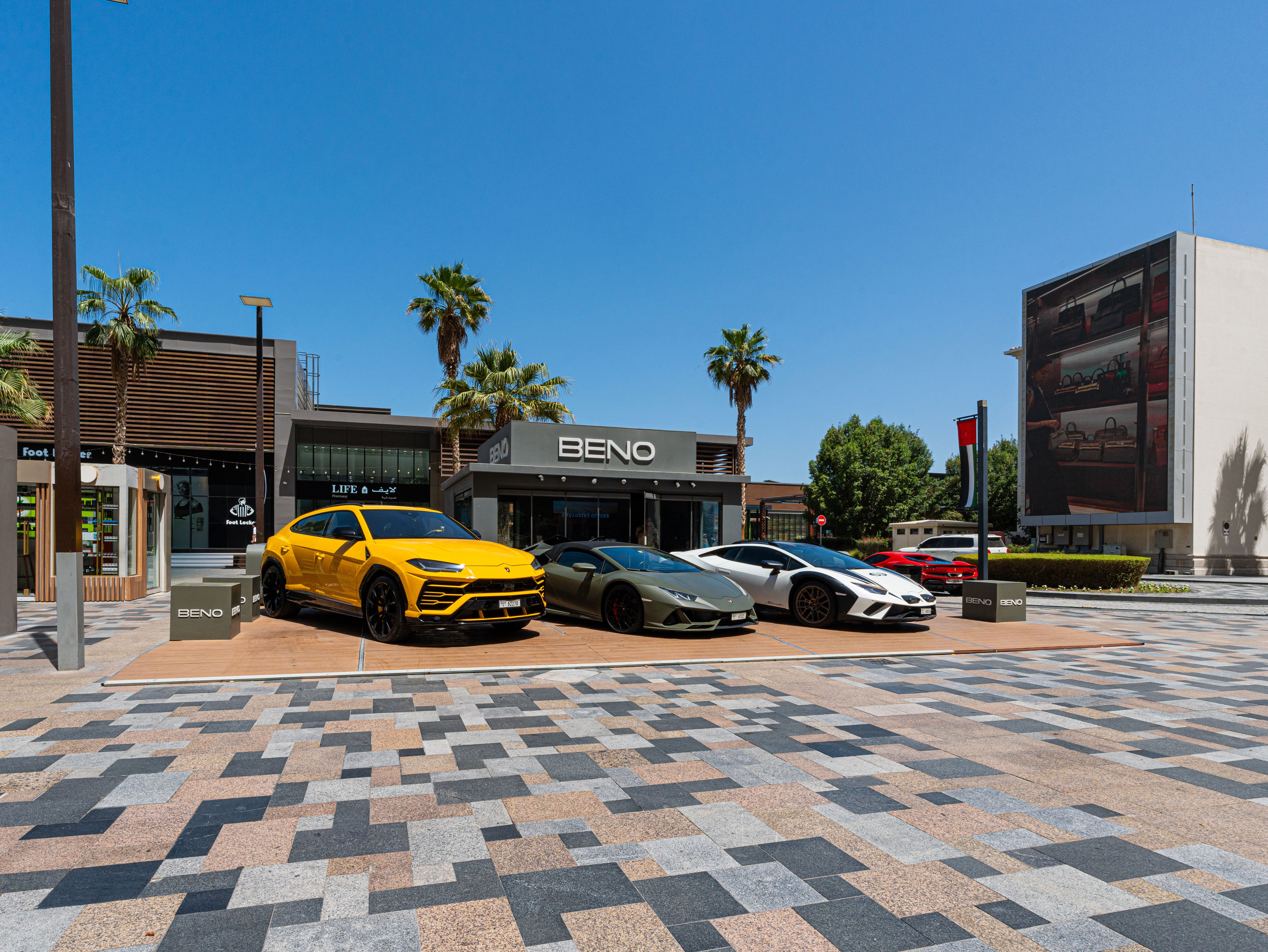 Dubai Ferrari car rental