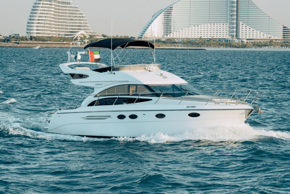 luxury yacht rental dubai